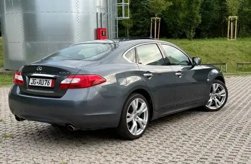 INFINITI M 
