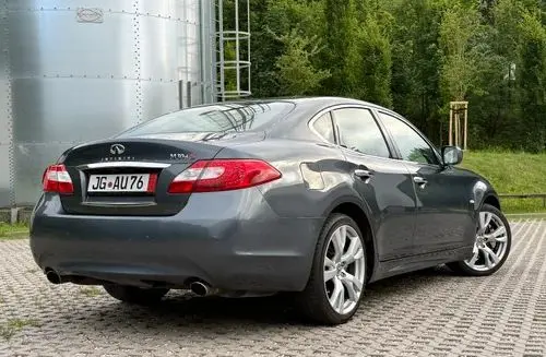 INFINITI M 