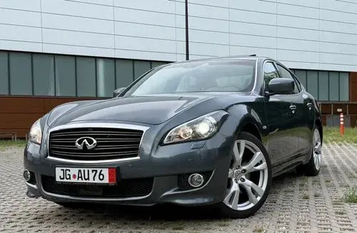 INFINITI M 