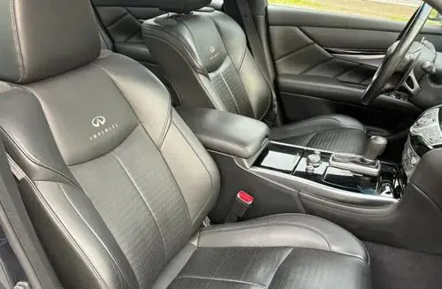 INFINITI M 