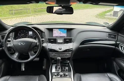INFINITI M 