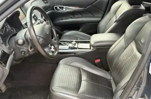 INFINITI M 