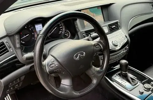 INFINITI M 
