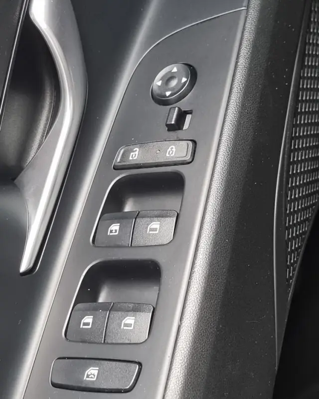 HYUNDAI Elantra 1.6 Modern