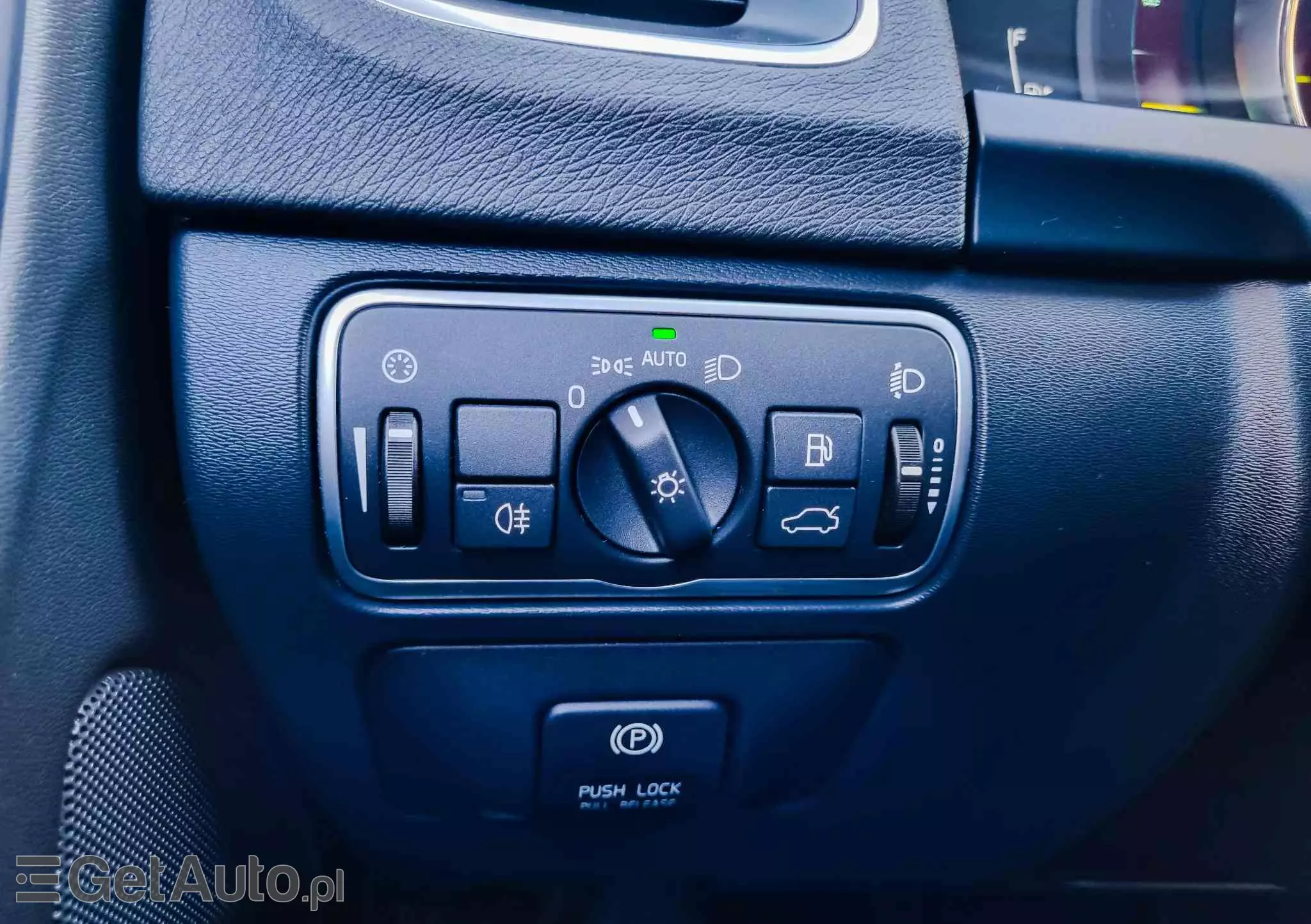 VOLVO V60 D4 Drive-E Momentum