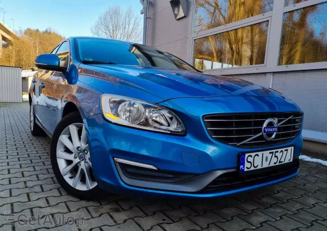 VOLVO V60 D4 Drive-E Momentum