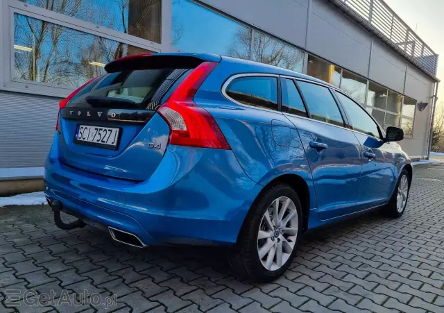 VOLVO V60 D4 Drive-E Momentum