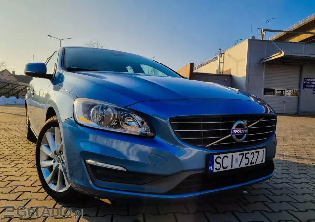 VOLVO V60 D4 Drive-E Momentum