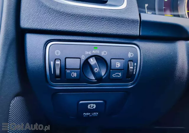 VOLVO V60 D4 Drive-E Momentum