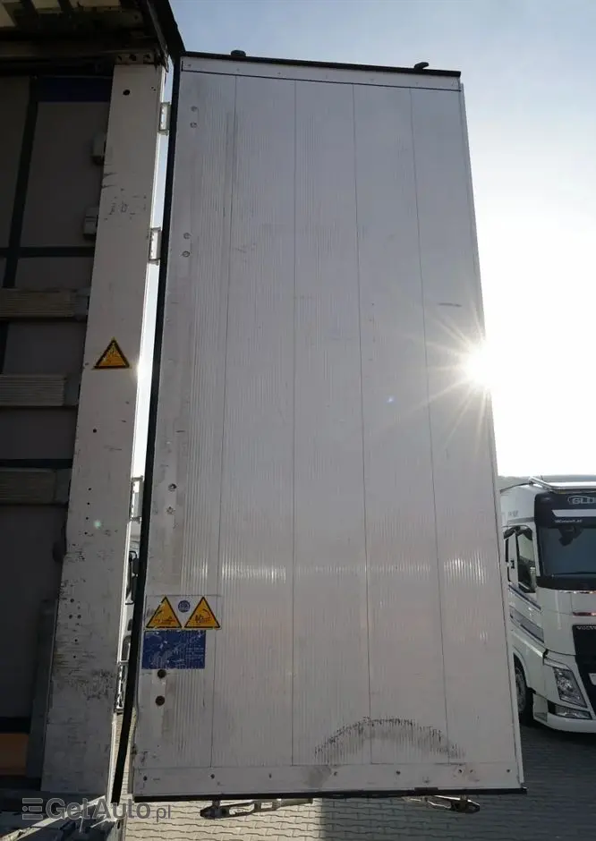 SCHMITZ CARGOBULL IRANKA / JOLODA / TRAILERLODA /  VARIOS / 385/55 R22,5 /  DACH PODNOSZONY 