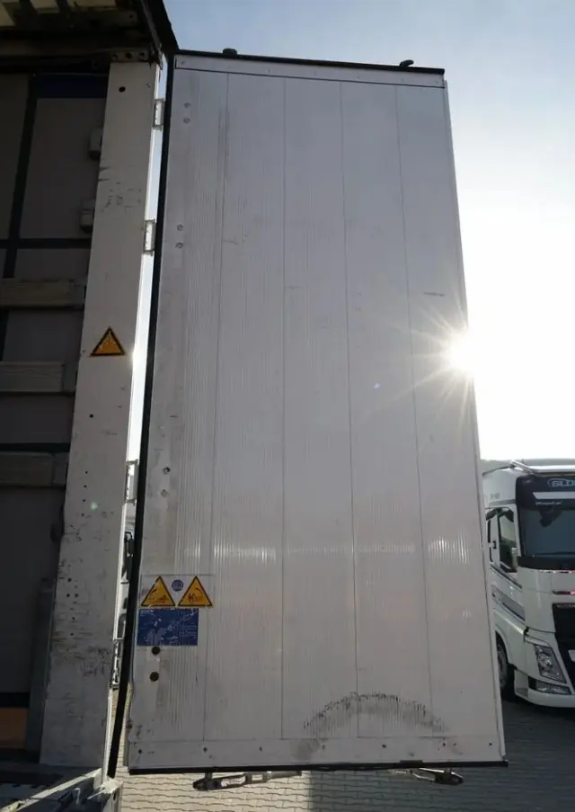 SCHMITZ CARGOBULL IRANKA / JOLODA / TRAILERLODA /  VARIOS / 385/55 R22,5 /  DACH PODNOSZONY 