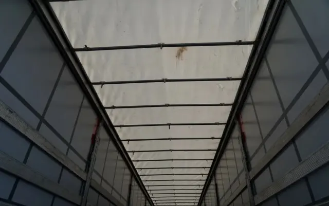 SCHMITZ CARGOBULL IRANKA / JOLODA / TRAILERLODA /  VARIOS / 385/55 R22,5 /  DACH PODNOSZONY 