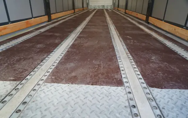 SCHMITZ CARGOBULL IRANKA / JOLODA / TRAILERLODA /  VARIOS / 385/55 R22,5 /  DACH PODNOSZONY 