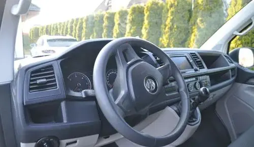 VOLKSWAGEN Caravelle 