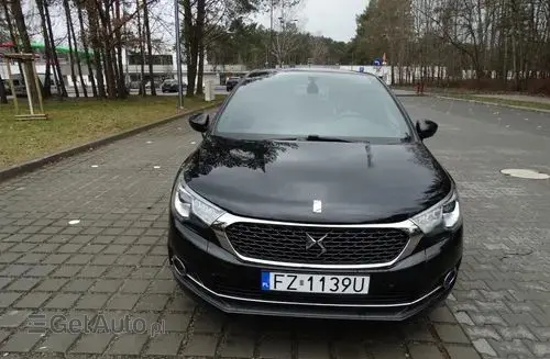 DS 4 