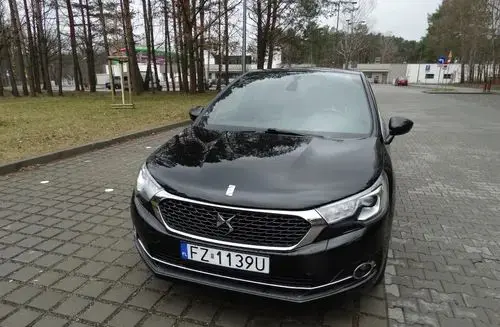 DS 4 