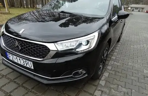 DS 4 