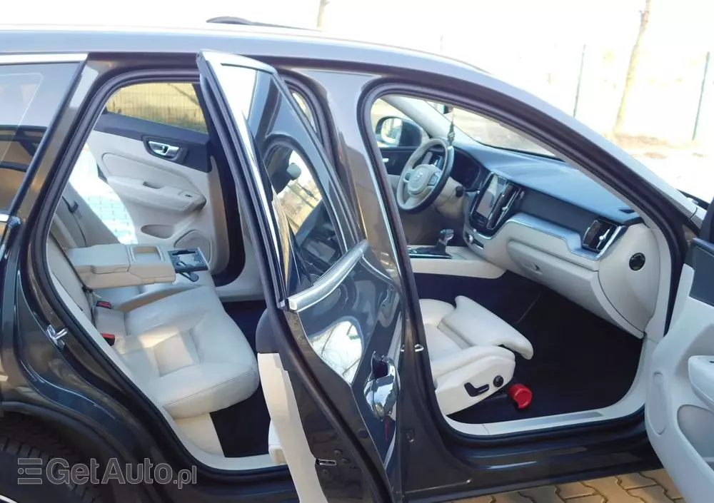 VOLVO XC 60 D4 Momentum Pro