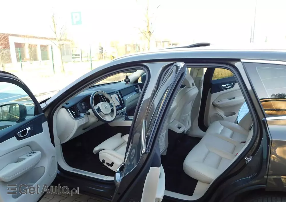 VOLVO XC 60 D4 Momentum Pro