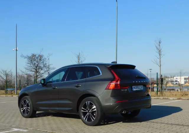 VOLVO XC 60 D4 Momentum Pro