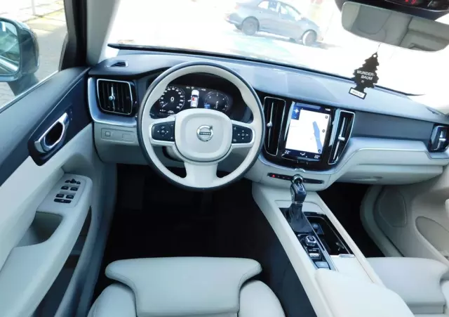 VOLVO XC 60 D4 Momentum Pro