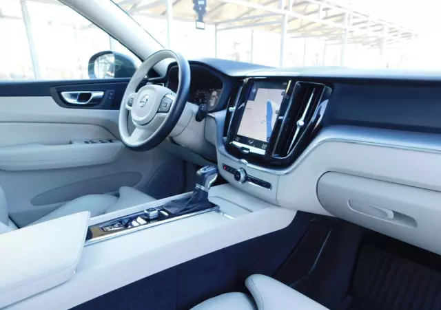 VOLVO XC 60 D4 Momentum Pro