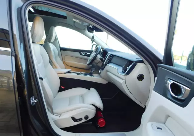 VOLVO XC 60 D4 Momentum Pro