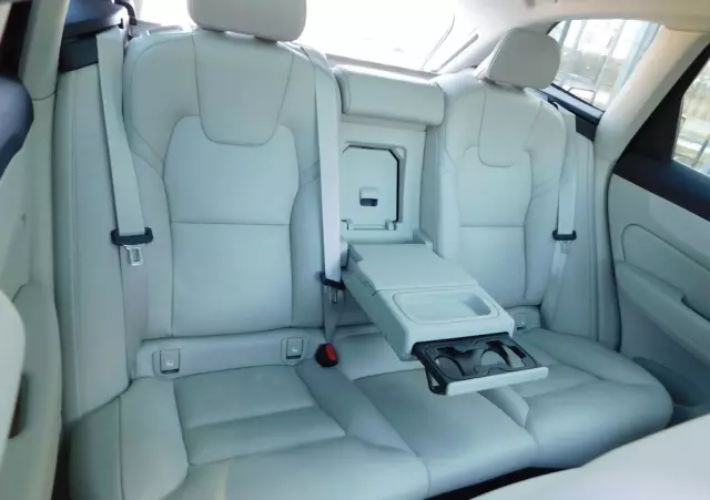 VOLVO XC 60 D4 Momentum Pro