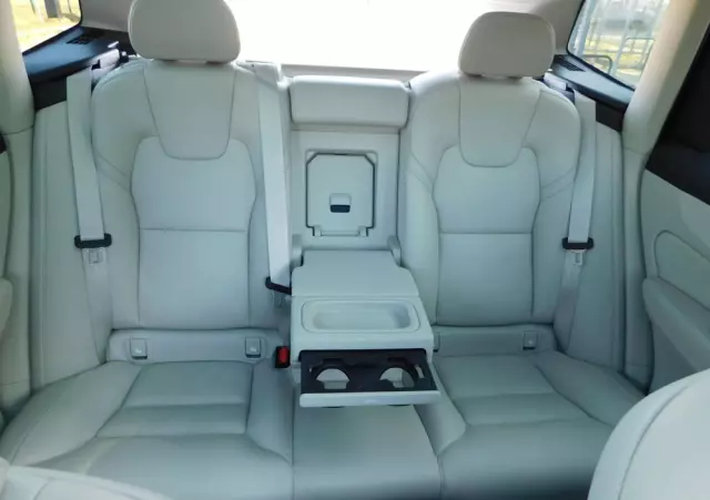 VOLVO XC 60 D4 Momentum Pro