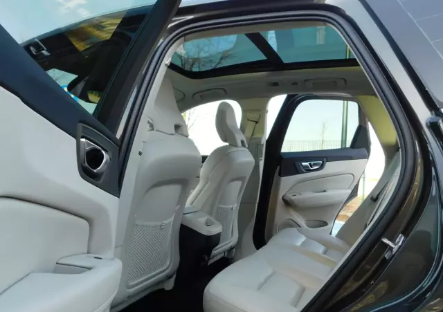 VOLVO XC 60 D4 Momentum Pro