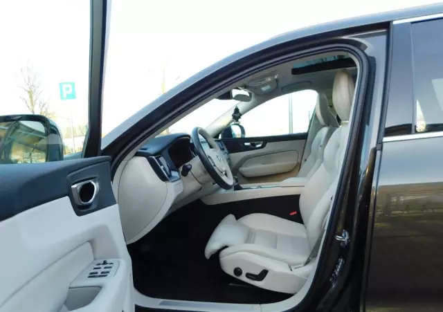 VOLVO XC 60 D4 Momentum Pro