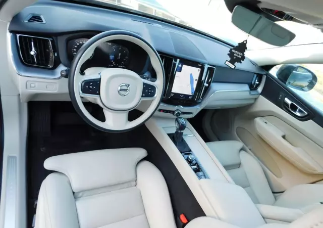 VOLVO XC 60 D4 Momentum Pro