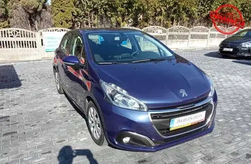 PEUGEOT 208 