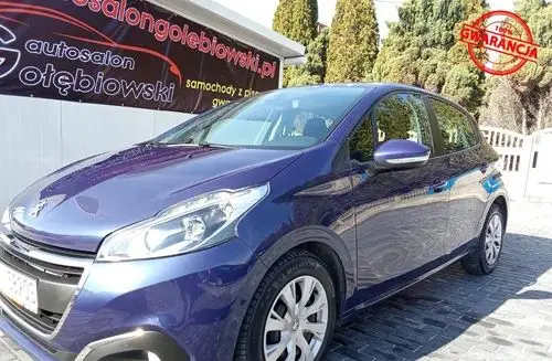 PEUGEOT 208 
