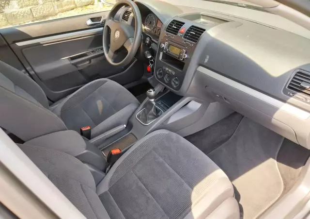 VOLKSWAGEN Jetta 1.4 TSI Highline