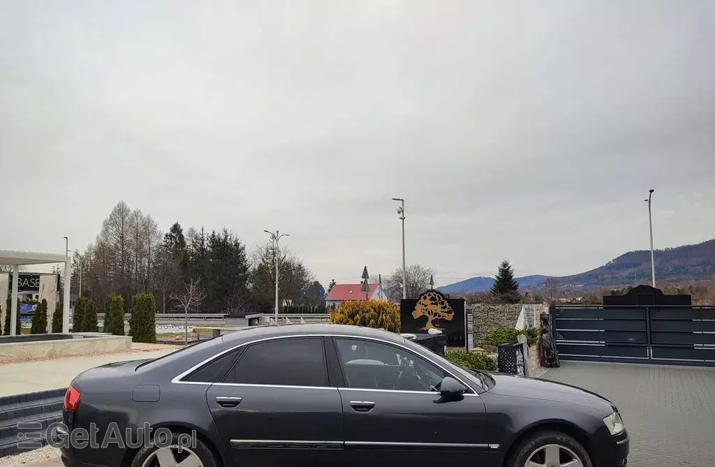 AUDI A8 