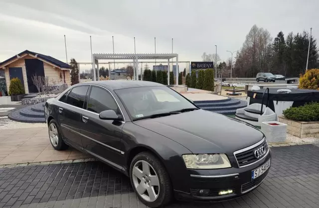 AUDI A8 