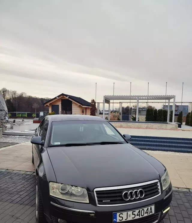 AUDI A8 