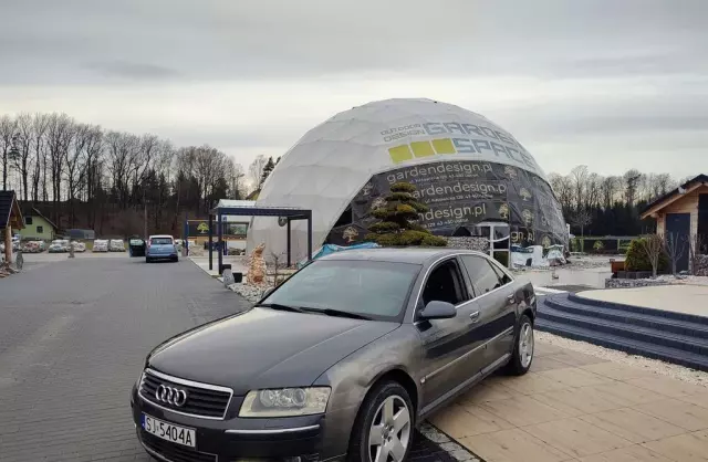 AUDI A8 