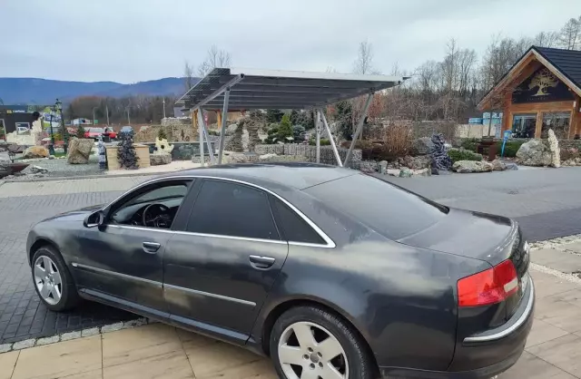 AUDI A8 
