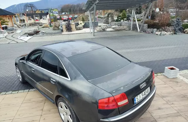 AUDI A8 
