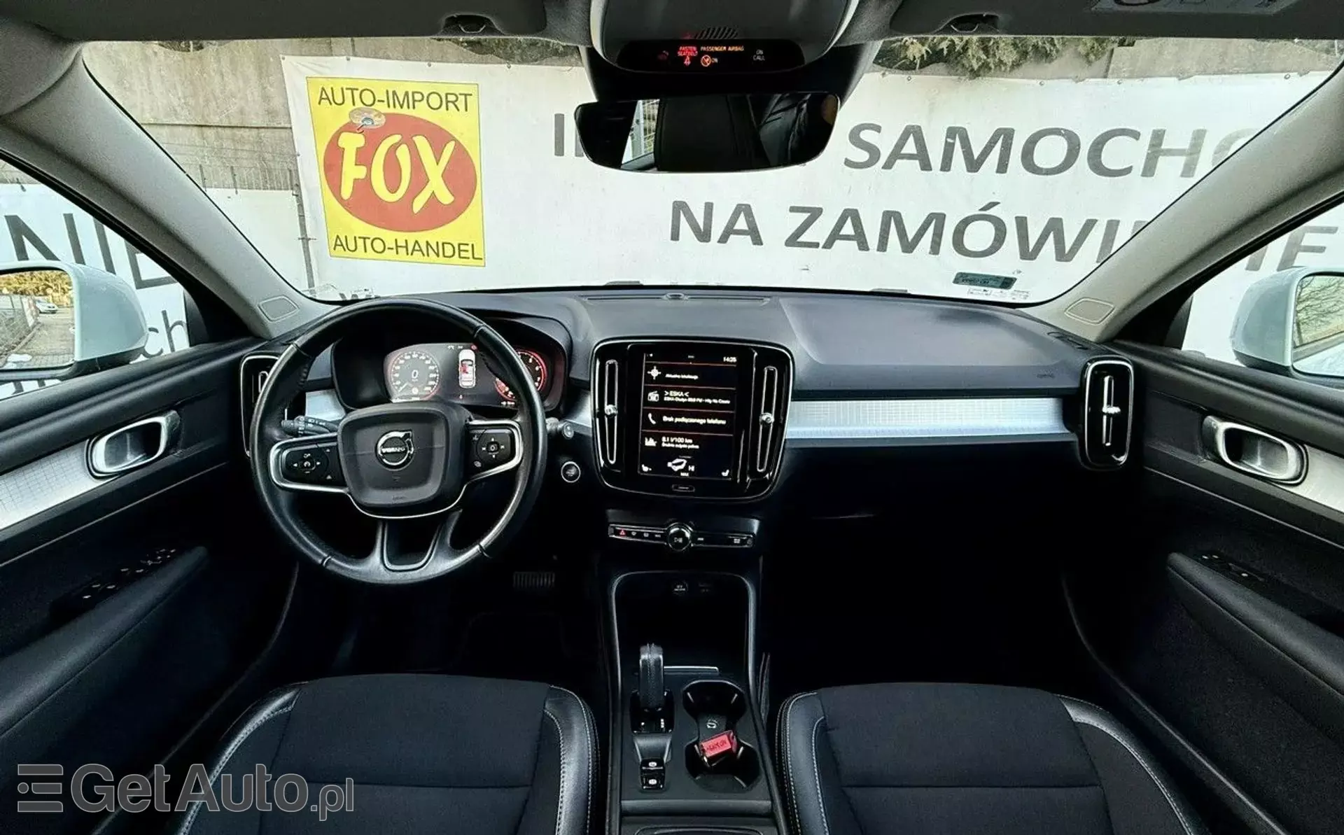 VOLVO XC40 