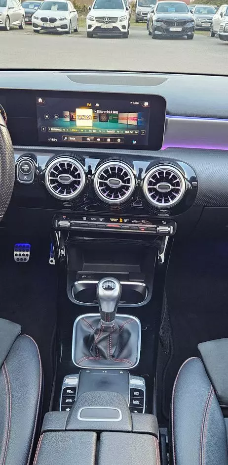 MERCEDES-BENZ Klasa A 200 AMG Line