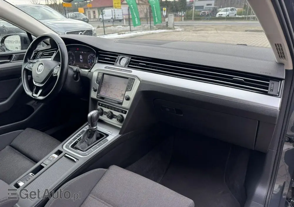 VOLKSWAGEN Passat 1.6 TDI SCR DSG Comfortline
