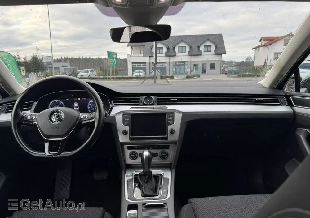 VOLKSWAGEN Passat 1.6 TDI SCR DSG Comfortline