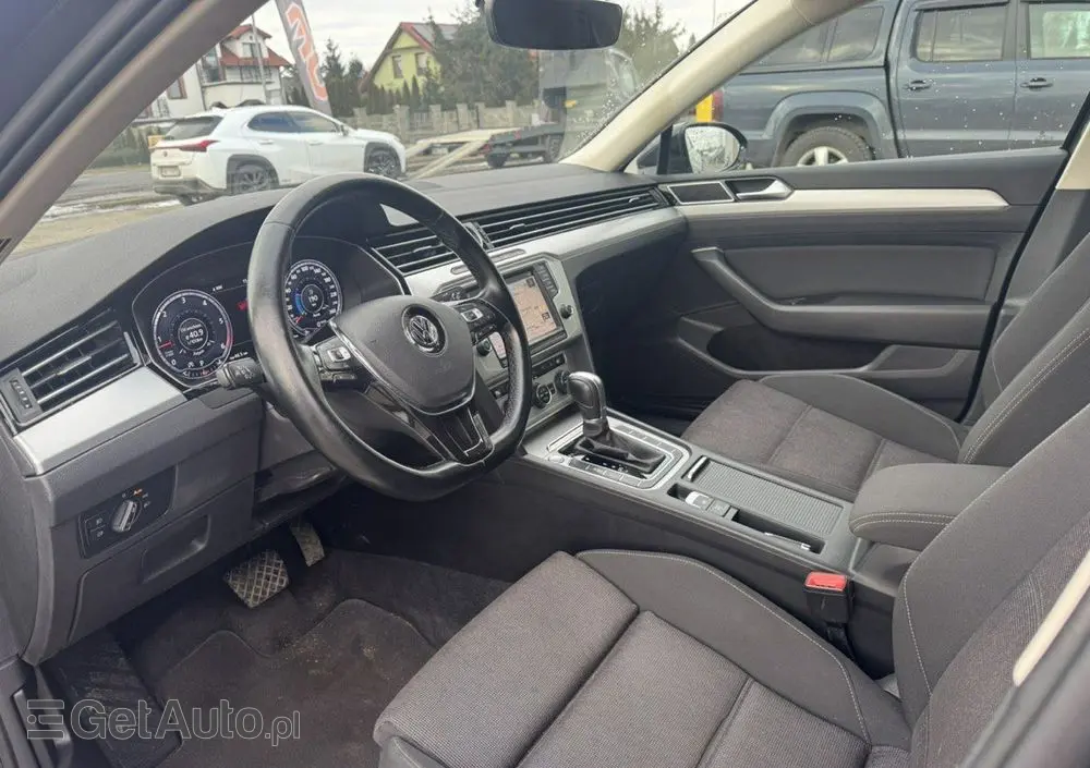 VOLKSWAGEN Passat 1.6 TDI SCR DSG Comfortline