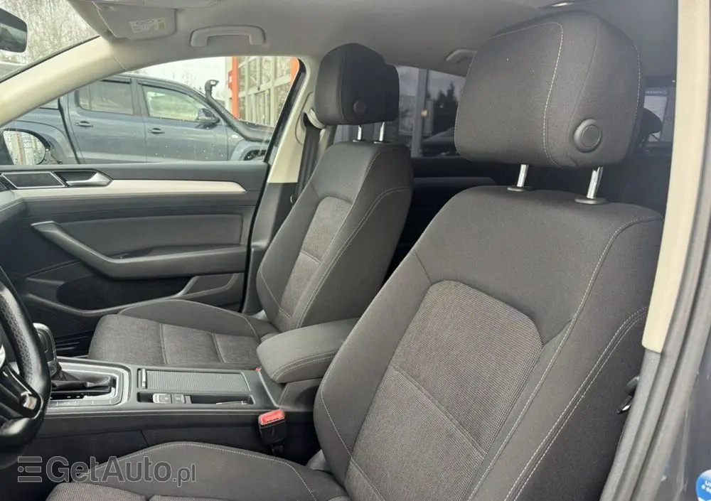 VOLKSWAGEN Passat 1.6 TDI SCR DSG Comfortline