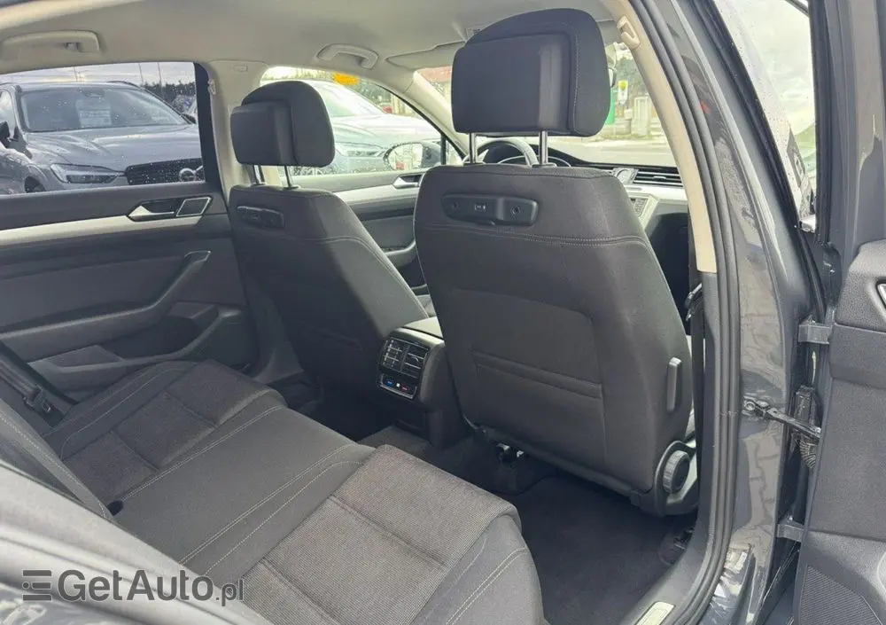 VOLKSWAGEN Passat 1.6 TDI SCR DSG Comfortline