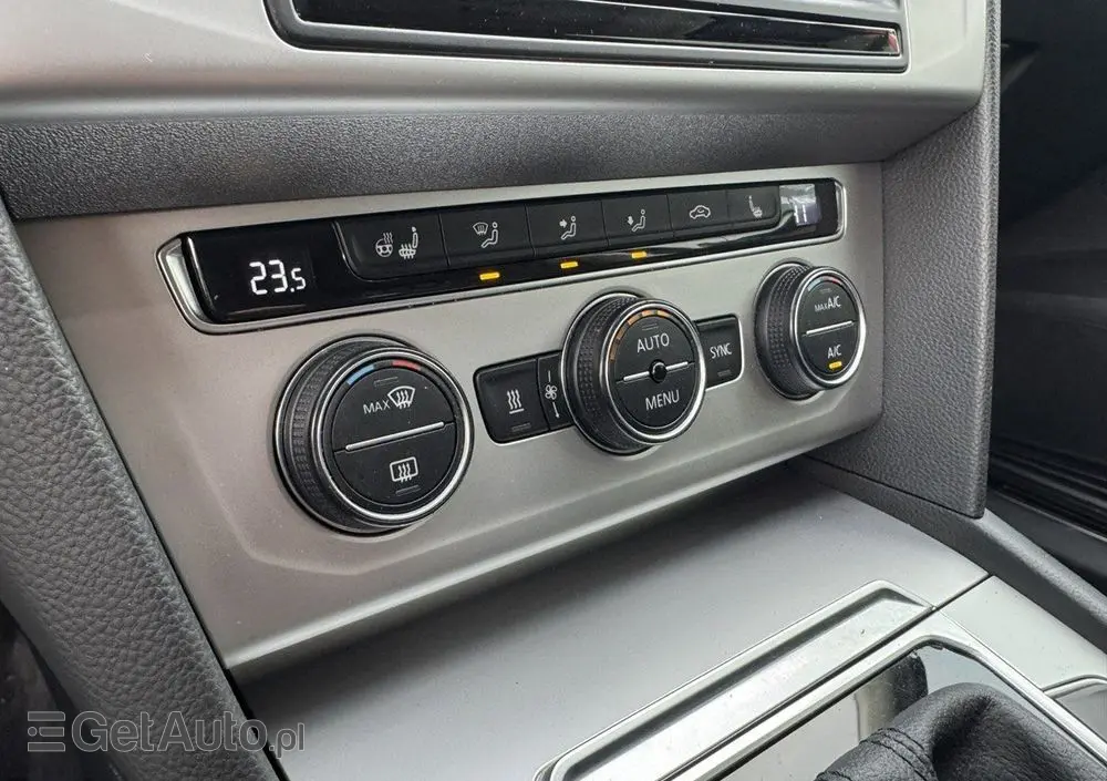 VOLKSWAGEN Passat 1.6 TDI SCR DSG Comfortline