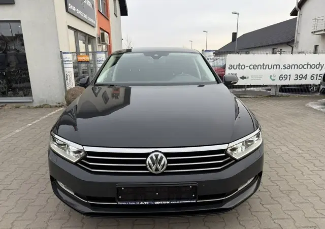 VOLKSWAGEN Passat 1.6 TDI SCR DSG Comfortline